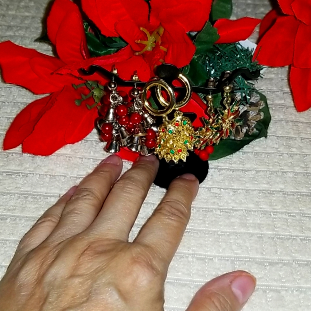 VINTAGE CHRISTMAS EARRINGS